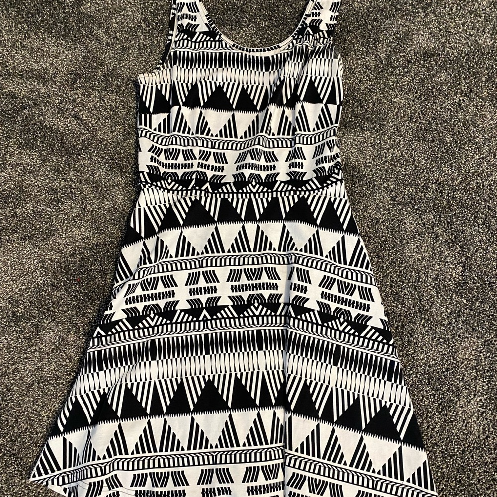 Black/white super comfortable dress.